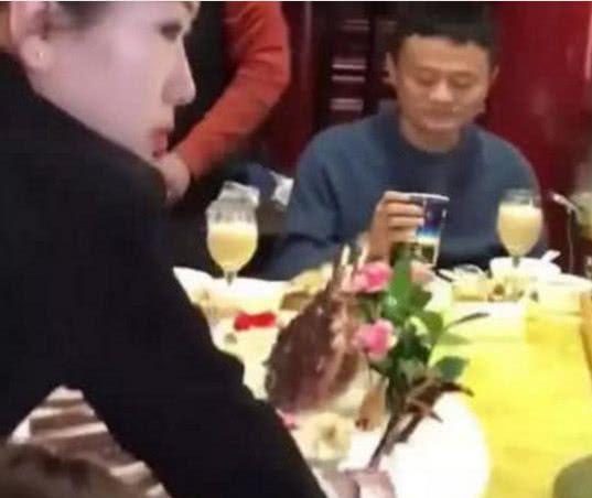 吃瓜娱乐倒水视频,倒水挑战走红网络，吃瓜群众齐捧场